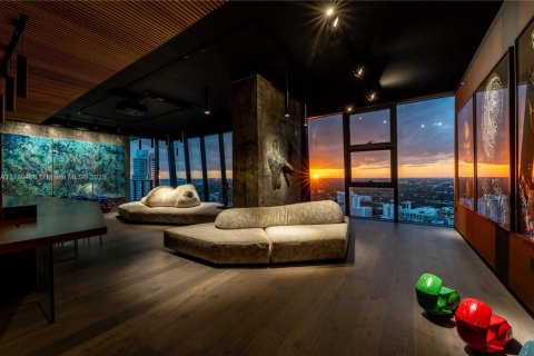 Condo in Miami, Florida, 4 bedrooms  № 1730587 - photo 1