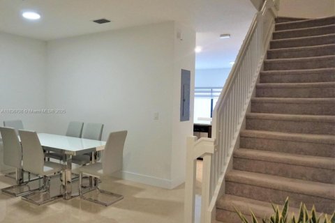 Townhouse in Hialeah, Florida 3 bedrooms, 143.07 sq.m. № 1821997 - photo 9
