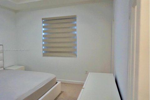 Townhouse in Hialeah, Florida 3 bedrooms, 143.07 sq.m. № 1821997 - photo 17