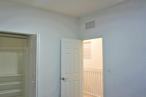 Townhouse in Hialeah, Florida 3 bedrooms, 143.07 sq.m. № 1821997 - photo 21