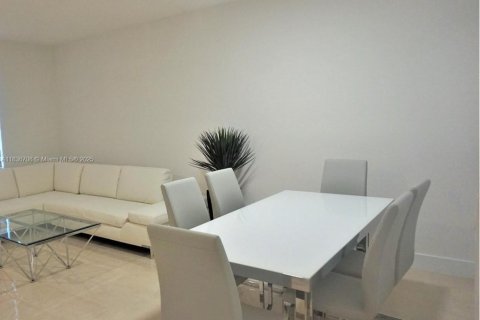 Townhouse in Hialeah, Florida 3 bedrooms, 143.07 sq.m. № 1821997 - photo 6