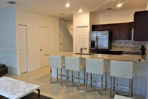 Townhouse in Hialeah, Florida 3 bedrooms, 143.07 sq.m. № 1821997 - photo 11
