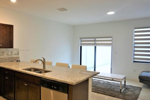 Townhouse in Hialeah, Florida 3 bedrooms, 143.07 sq.m. № 1821997 - photo 16
