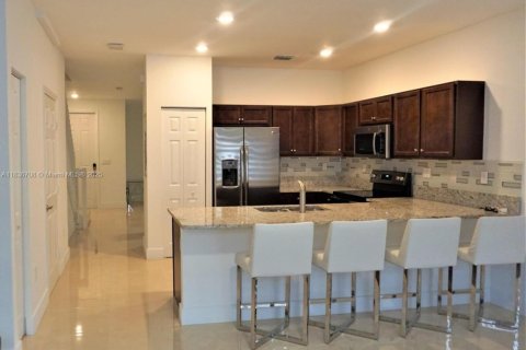 Townhouse in Hialeah, Florida 3 bedrooms, 143.07 sq.m. № 1821997 - photo 10
