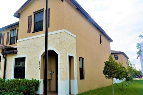 Townhouse in Hialeah, Florida 3 bedrooms, 143.07 sq.m. № 1821997 - photo 3