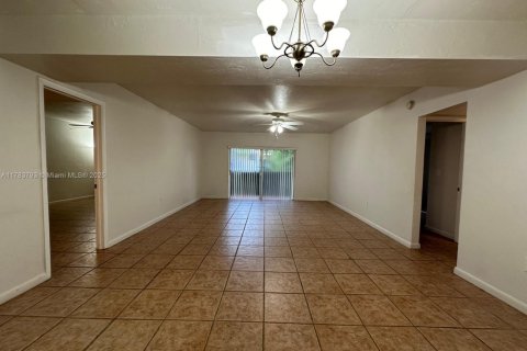 Copropriété à vendre à Miami, Floride: 2 chambres, 96.99 m2 № 1712310 - photo 13