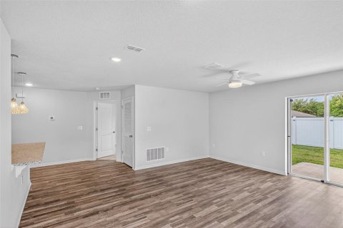 Villa ou maison à vendre à Kissimmee, Floride: 3 chambres, 162.02 m2 № 2142934 - photo 11