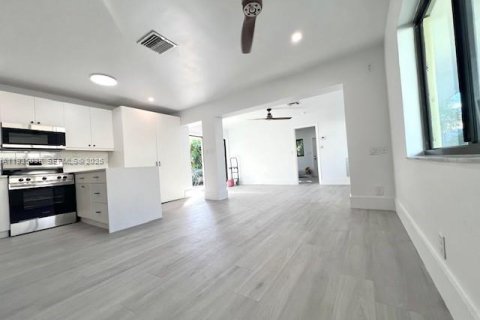 Villa ou maison à louer à Pompano Beach, Floride: 2 chambres, 106.84 m2 № 1993205 - photo 7