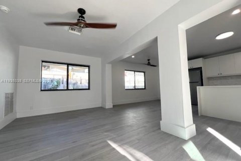 Villa ou maison à louer à Pompano Beach, Floride: 2 chambres, 106.84 m2 № 1993205 - photo 3