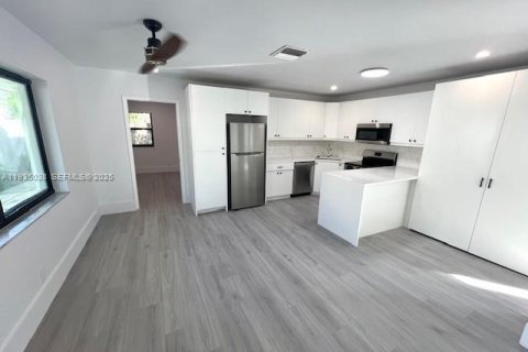 Villa ou maison à louer à Pompano Beach, Floride: 2 chambres, 106.84 m2 № 1993205 - photo 5