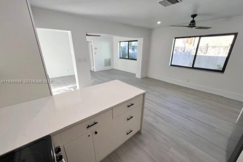 Villa ou maison à louer à Pompano Beach, Floride: 2 chambres, 106.84 m2 № 1993205 - photo 10