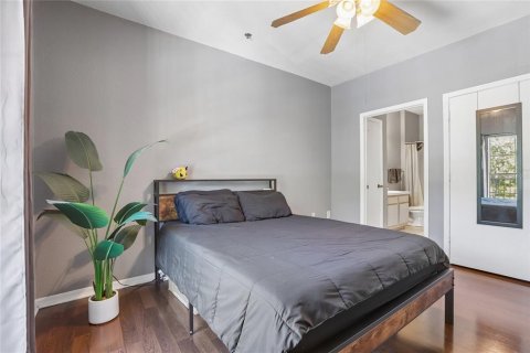 Condo in Temple Terrace, Florida, 1 bedroom  № 2396303 - photo 19