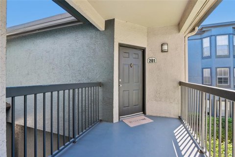 Condo in Temple Terrace, Florida, 1 bedroom  № 2396303 - photo 2