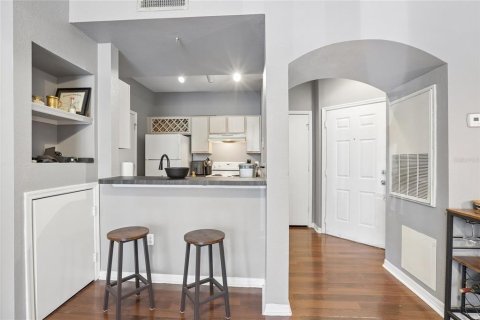 Condo in Temple Terrace, Florida, 1 bedroom  № 2396303 - photo 10