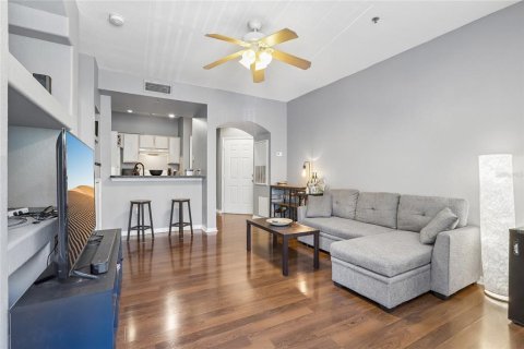 Condo in Temple Terrace, Florida, 1 bedroom  № 2396303 - photo 9