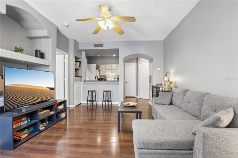 Condo in Temple Terrace, Florida, 1 bedroom  № 2396303 - photo 8