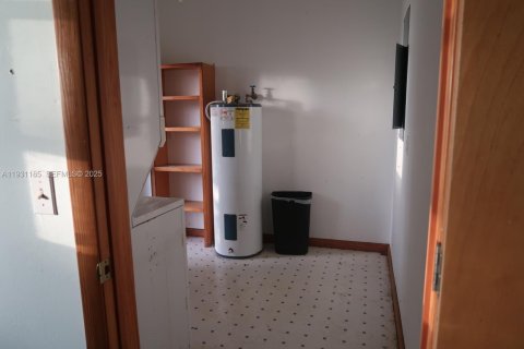 House in Miami, Florida 1 bedroom, 94.76 sq.m. № 1989614 - photo 3