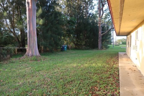 House in Miami, Florida 1 bedroom, 94.76 sq.m. № 1989614 - photo 9