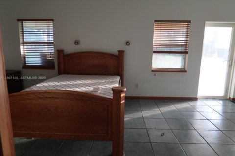 House in Miami, Florida 1 bedroom, 94.76 sq.m. № 1989614 - photo 5