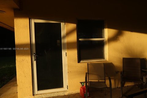 House in Miami, Florida 1 bedroom, 94.76 sq.m. № 1989614 - photo 10