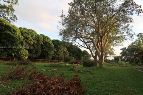 House in Miami, Florida 1 bedroom, 94.76 sq.m. № 1989614 - photo 14