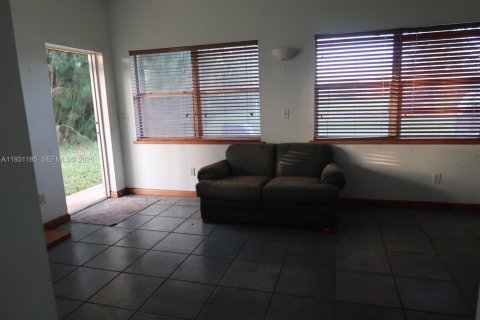 House in Miami, Florida 1 bedroom, 94.76 sq.m. № 1989614 - photo 2