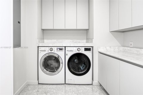 Купить кондоминиум в Бэл-Харбор, Флорида 2 спальни, 186.64м2, № 2053119 - фото 20