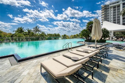 Купить кондоминиум в Бэл-Харбор, Флорида 2 спальни, 186.64м2, № 2053119 - фото 30