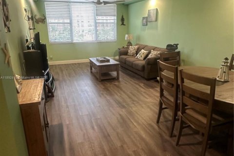 Copropriété à vendre à Pompano Beach, Floride: 1 chambre, 72 m2 № 1946223 - photo 4