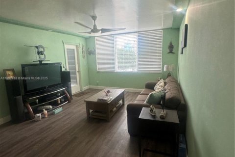 Copropriété à vendre à Pompano Beach, Floride: 1 chambre, 72 m2 № 1946223 - photo 16