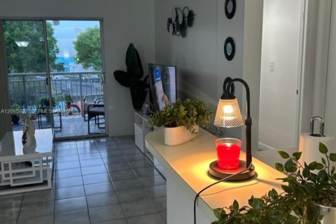 Apartamento en alquiler en Cutler Bay, Florida, 1 dormitorio, 75.53 m2 № 2085758 - foto 3