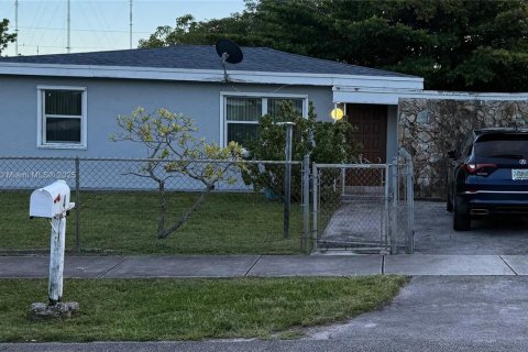 Купить виллу или дом в Вест-Парк, Флорида 3 спальни, 89.74м2, № 2019342 - фото 3