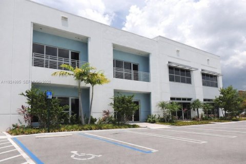 Propiedad comercial en venta en Doral, Florida № 2153853 - foto 3