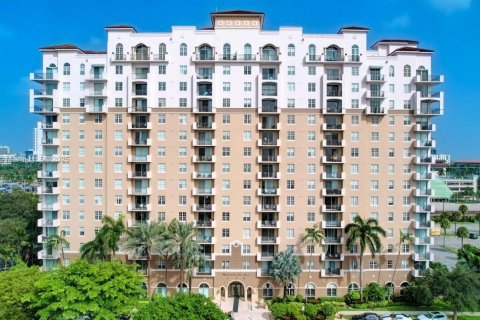 Condo in West Palm Beach, Florida, 1 bedroom  № 1842929 - photo 2