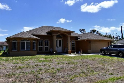Villa ou maison à North Port, Floride 3 chambres, 214.14 m2 № 2094752