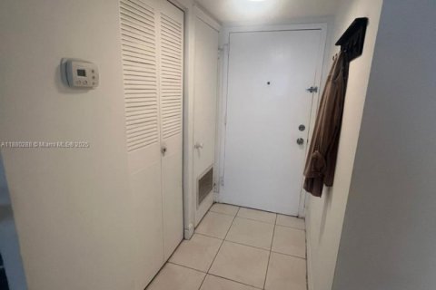 Снять в аренду кондоминиум в Авентура, Флорида 1 спальня, 72м2, № 2079144 - фото 15