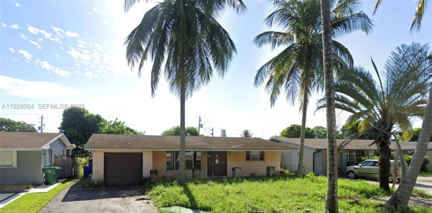 House in Miramar, Florida 3 bedrooms, 171.59 sq.m. № 1986983