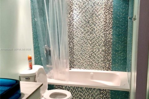 Copropriété à vendre à Hallandale Beach, Floride: 2 chambres, 101.45 m2 № 2024737 - photo 13