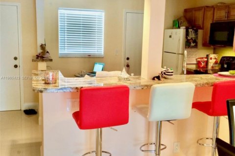 Copropriété à vendre à Hallandale Beach, Floride: 2 chambres, 101.45 m2 № 2024737 - photo 10