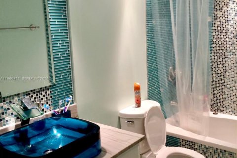 Copropriété à vendre à Hallandale Beach, Floride: 2 chambres, 101.45 m2 № 2024737 - photo 14