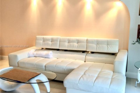 Copropriété à vendre à Hallandale Beach, Floride: 2 chambres, 101.45 m2 № 2024737 - photo 3