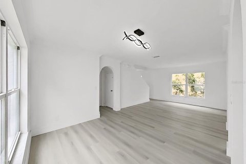 House in Brandon, Florida 4 bedrooms, 196.49 sq.m. № 2258523 - photo 6