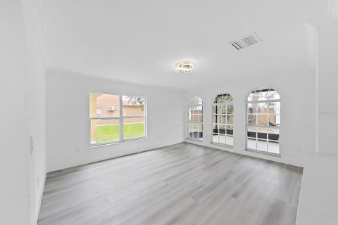 House in Brandon, Florida 4 bedrooms, 196.49 sq.m. № 2258523 - photo 15