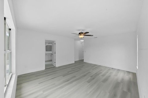 House in Brandon, Florida 4 bedrooms, 196.49 sq.m. № 2258523 - photo 17