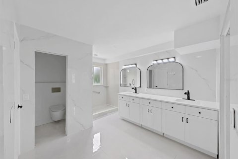 House in Brandon, Florida 4 bedrooms, 196.49 sq.m. № 2258523 - photo 20