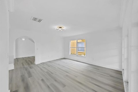 House in Brandon, Florida 4 bedrooms, 196.49 sq.m. № 2258523 - photo 14