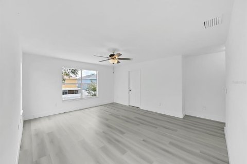 House in Brandon, Florida 4 bedrooms, 196.49 sq.m. № 2258523 - photo 18