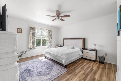 House in Gibsonton, Florida 3 bedrooms, 229.93 sq.m. № 1808401 - photo 11