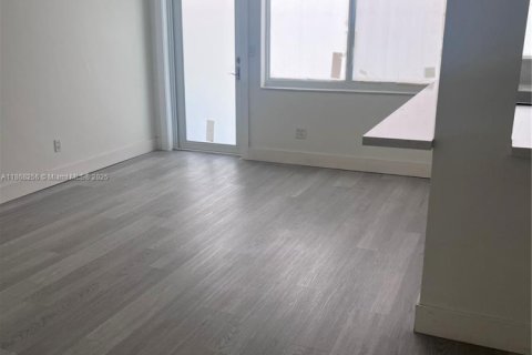 Condo in Miami Beach, Florida, 1 bedroom  № 1978304 - photo 8