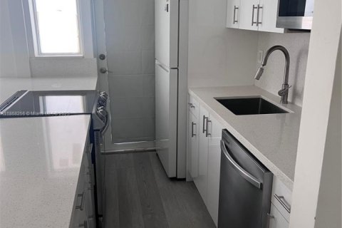 Condo in Miami Beach, Florida, 1 bedroom  № 1978304 - photo 9